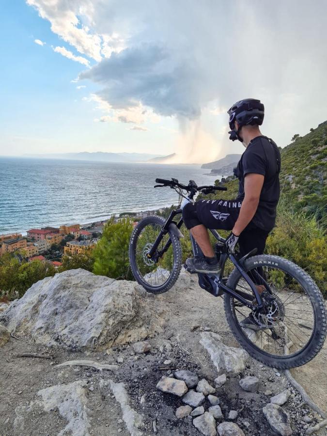 Rocca Di Corno Guest House Finale Ligure Luaran gambar